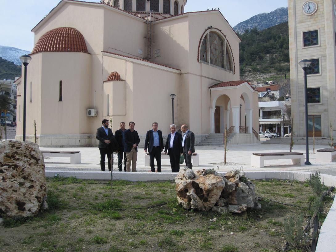 αγια τριαδα πλατεια