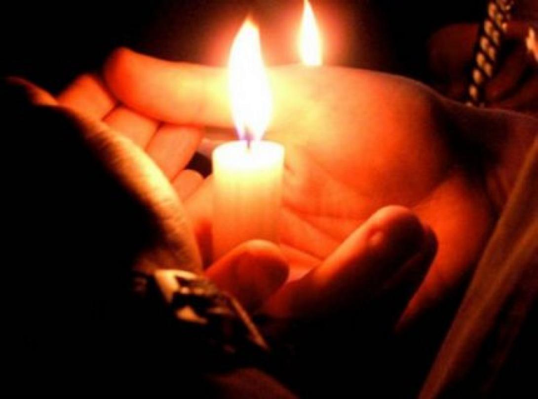 Έφθασε στην Αθήνα το Άγιο Φως από το Ναό της Αναστάσεως στα Ιεροσόλυμα