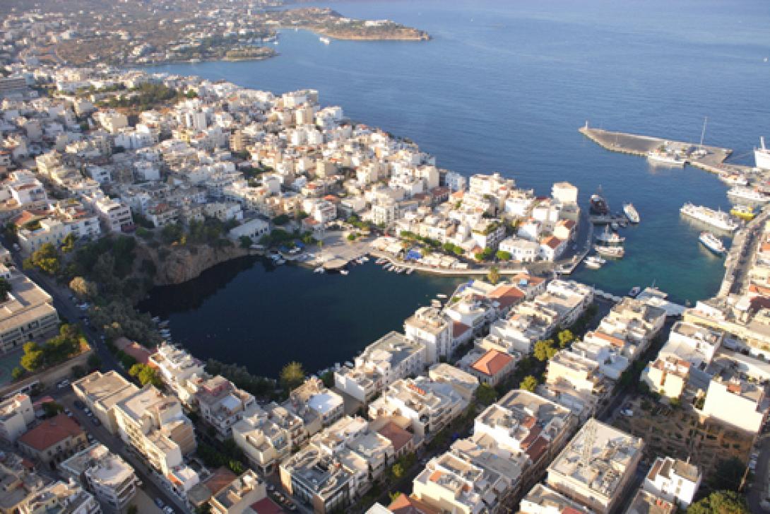 Επικίνδυνα απόβλητα στο λιμάνι του Αγίου Νικολάου