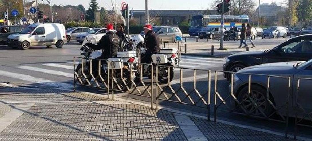 Αστυνομικοί σε ρόλο ... Άγιου Βασίλη στη Θεσσαλονίκη