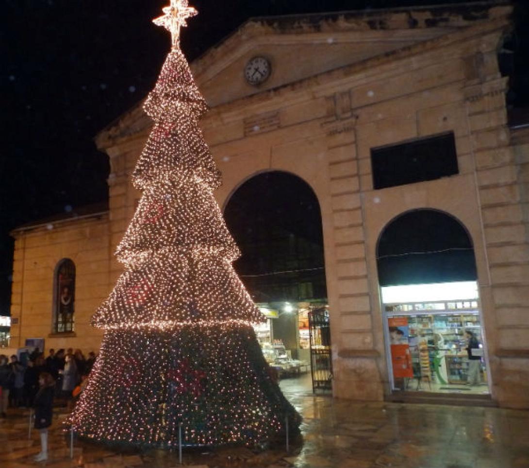 χριστουγεννιατικο δεντρο