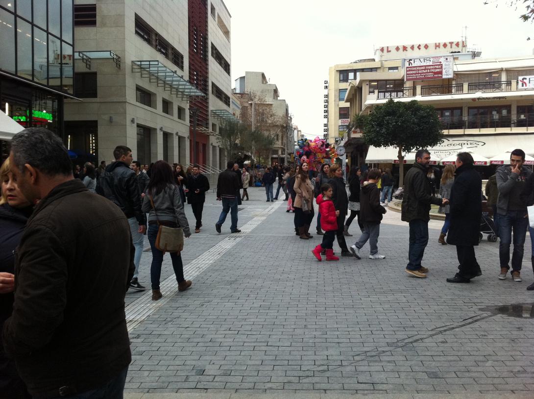 Αυξημένη η κίνηση στην γιορτινή αγορά του Ηρακλείου 