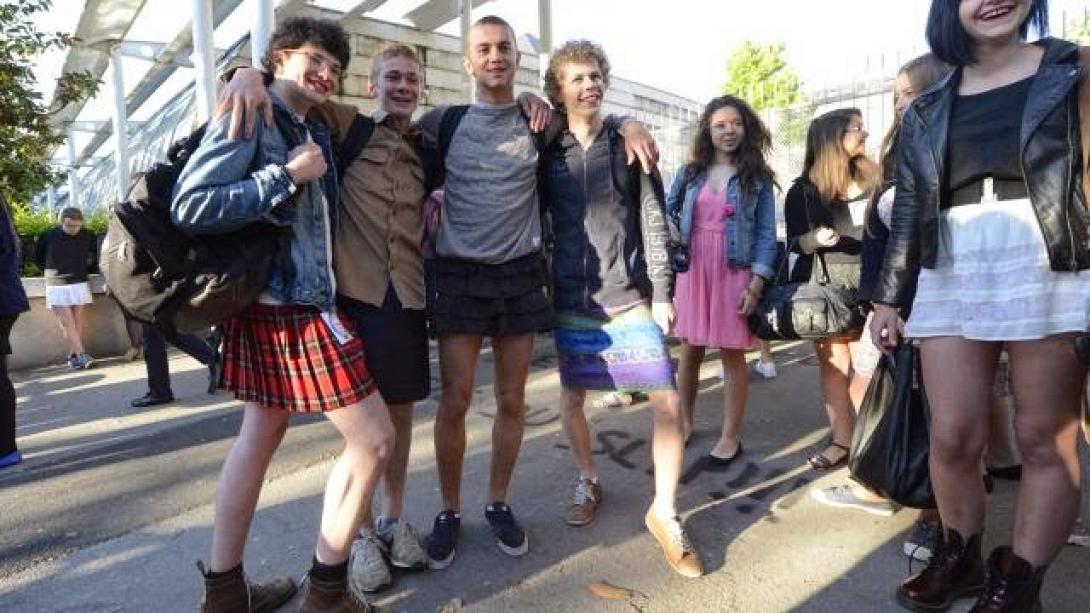 Γαλλία : αντιδράσεις για αγόρια με φούστες στα σχολεία