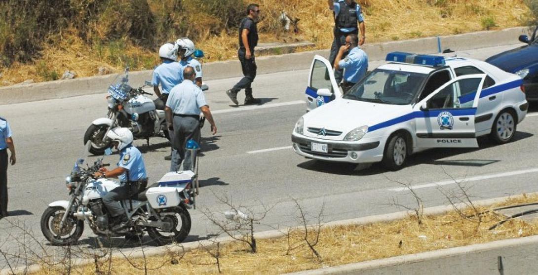 Πολυτελές τζιπ εμβόλισε αυτοκίνητο των ΤΑΕ και τράπηκε σε φυγή στο Φόδελε 