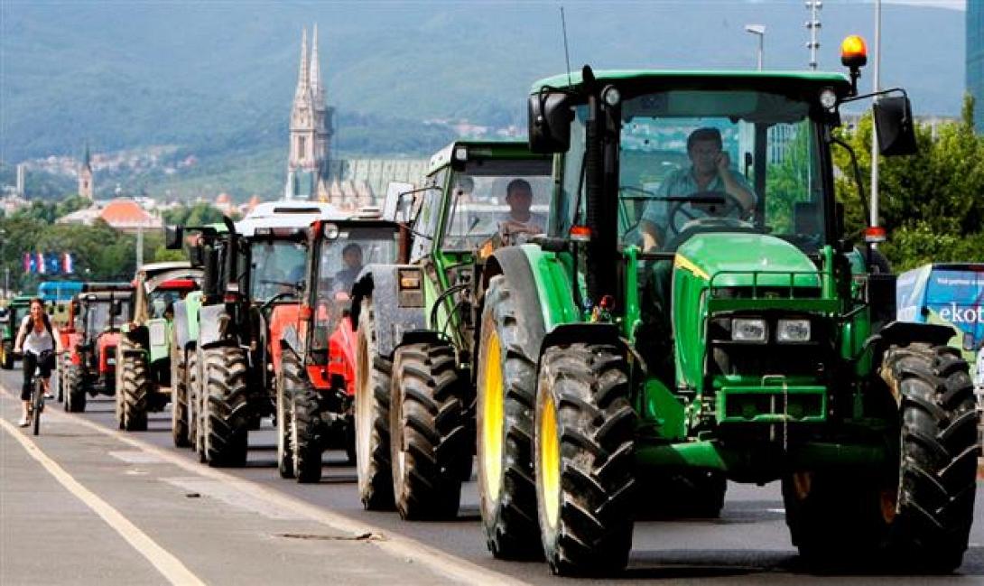 Διανομή ρυζιού στους οδηγούς από τους αγρότες της Θεσσαλονίκης