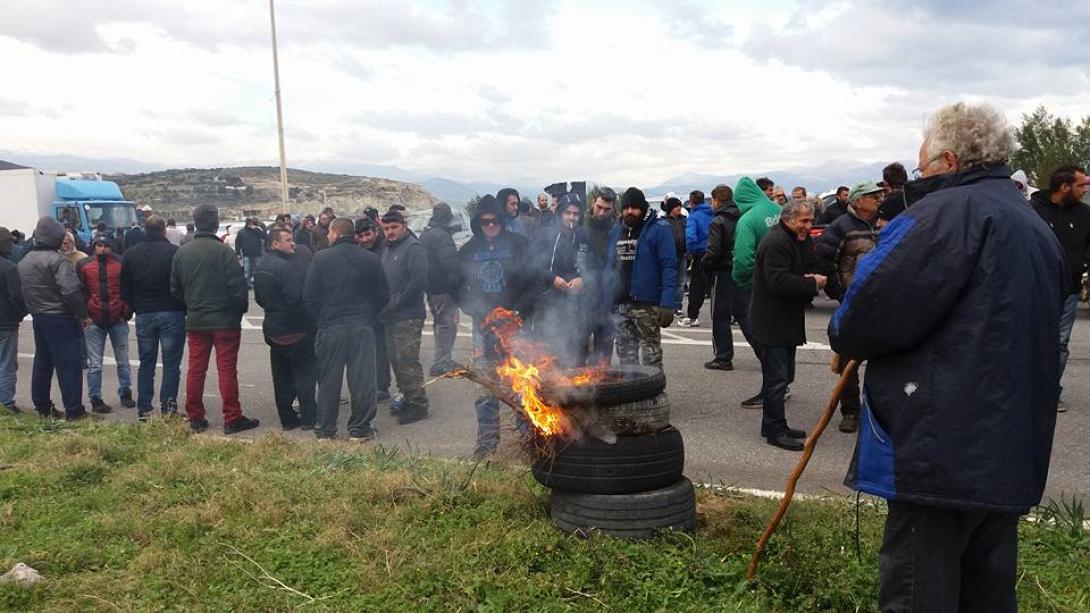 αγροτες - παχεια αμμος