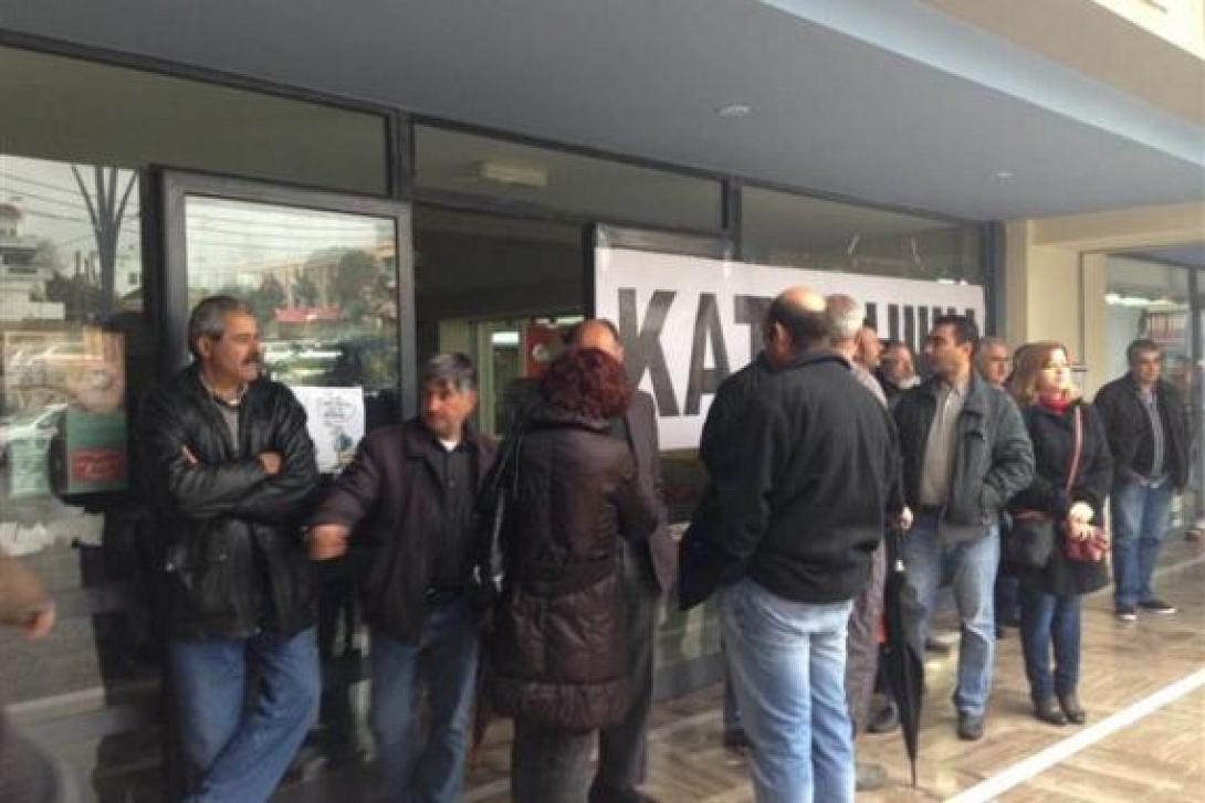 Συνεχίζουν και σήμερα οι αγρότες της Κρήτης τον αποκλεισμό των Δ.Ο.Υ