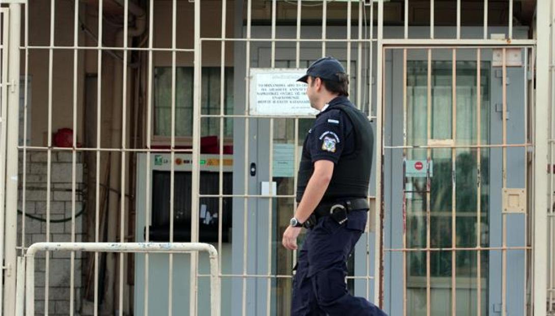 Σκότωσε δύο γυναίκες, πήρε άδεια και δεν επέστρεψε στις φυλακές Αγυιάς