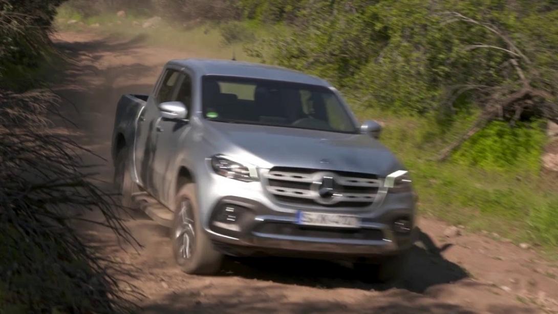 Αγροτικό αυτοκίνητο στις λάσπες.jpg