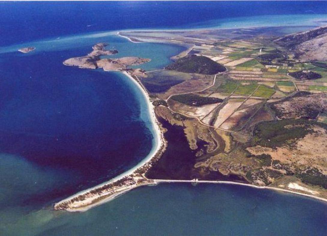 ΓΣΕΕ: "Να αποσυρθεί το νομοσχέδιο - έκτρωμα για τον αιγιαλό"