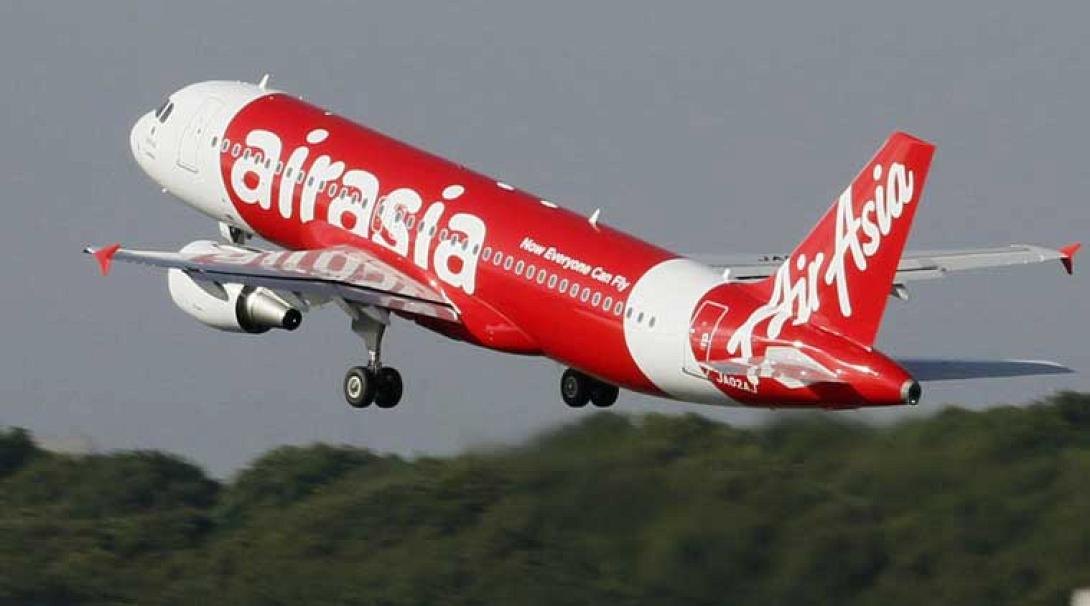 "Ο κυβερνήτης του αεροσκάφους της AirAsia δεν βρισκόταν στη θέση του"!
