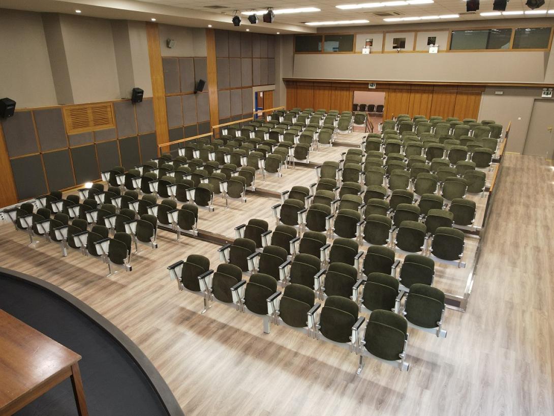 Αίθουσα Μανώλη Καρέλλη