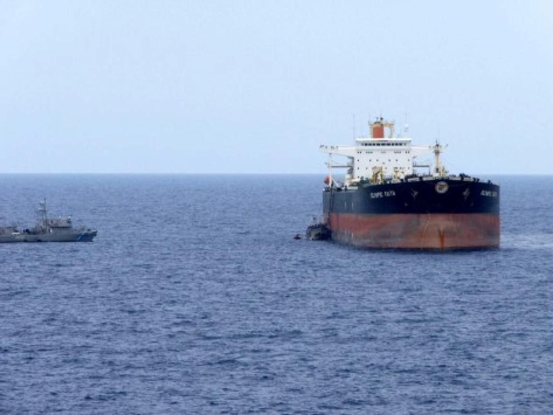 αλιευτικού με φορτηγό πλοίο 