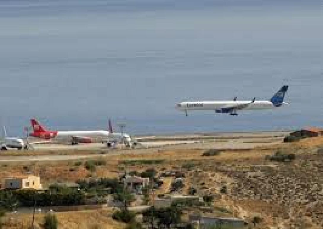 Στο ίδιο έργο θεατές οι αστυνομικοί στο αεροδρόμιο Ηρακλείου με παράνομους ταξιδιώτες 