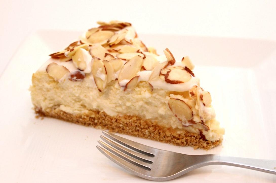 Τούρτα μπισκότου με αμύγδαλα και πορτοκάλι