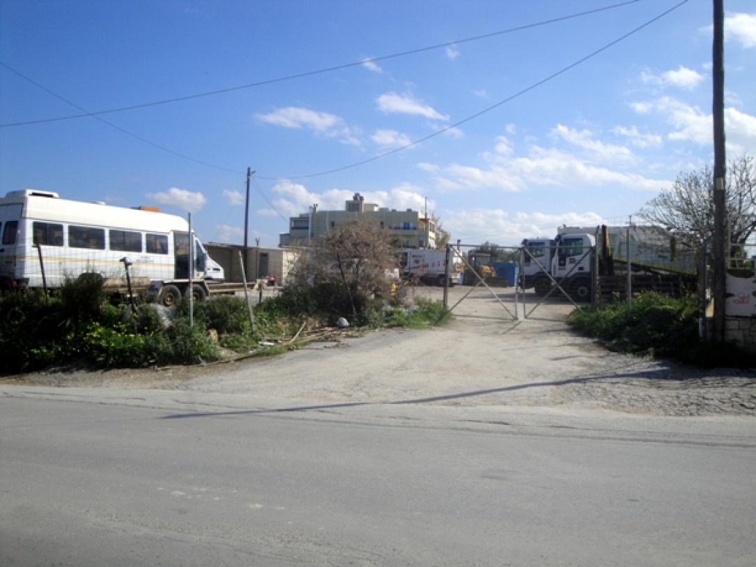                    Εκτός Γαζίου το αμαξοστάσιο του δήμου Μαλεβιζίου                              