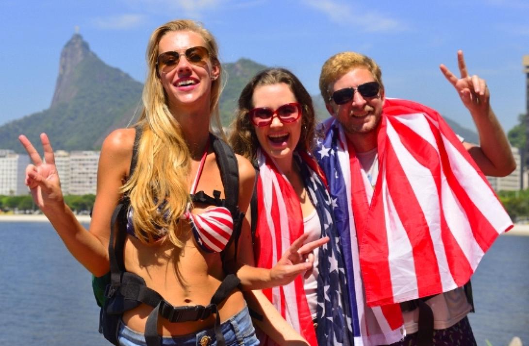 american_tourists_183536875.jpg