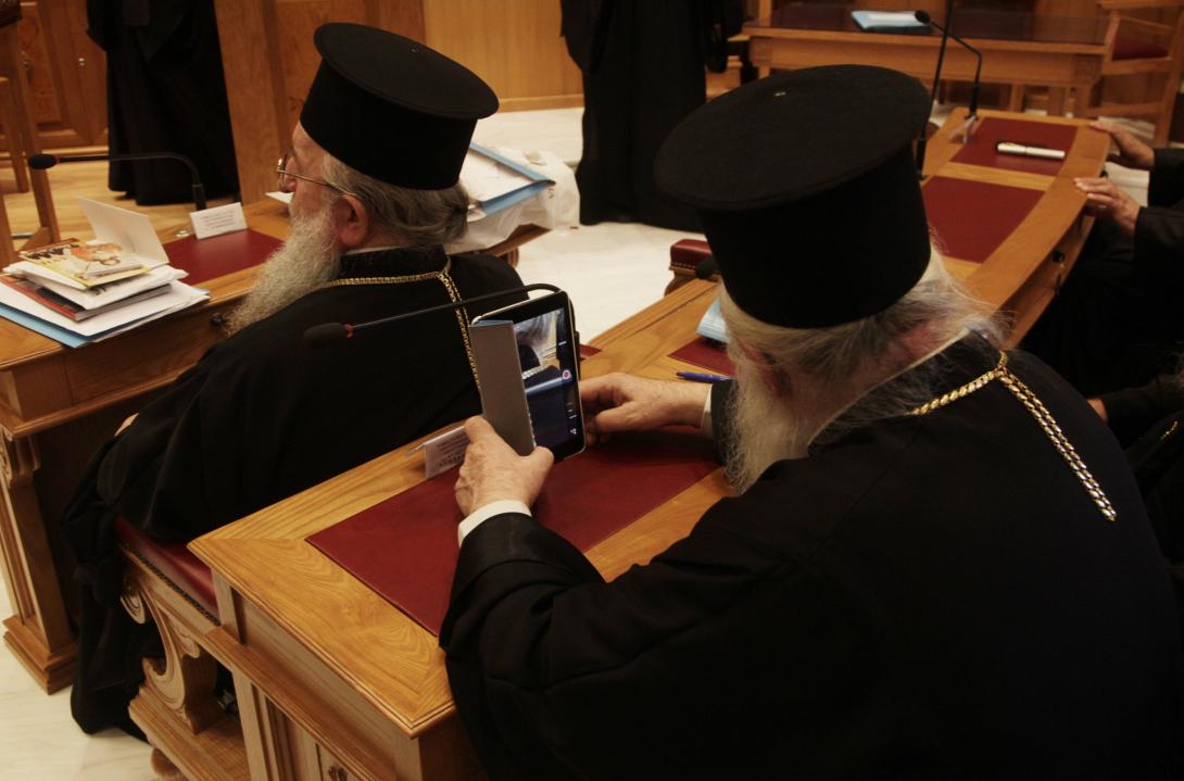 Φρένο στο 'Ιντερνετ για κληρικούς και μοναχούς βάζει η Ιερά Σύνοδος