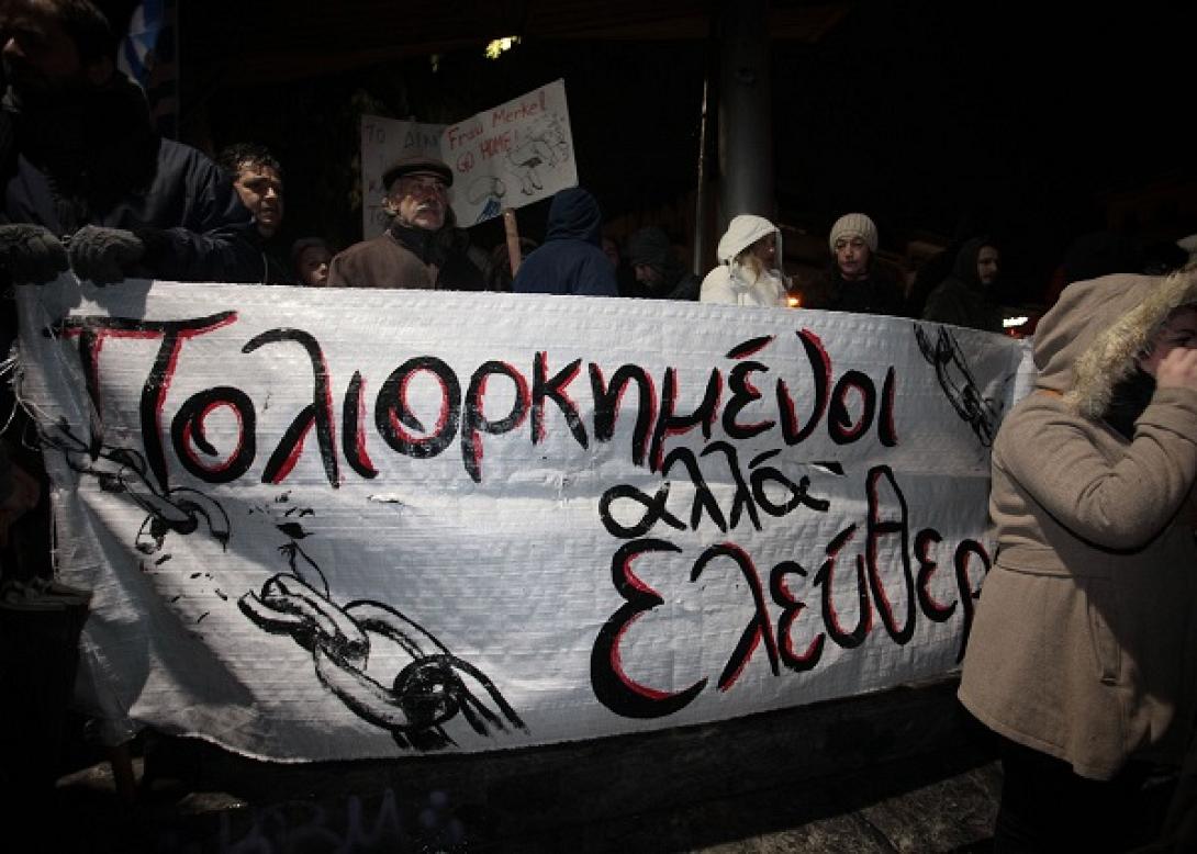 Το Ηράκλειο παίρνει "ανάσα αξιοπρέπειας" - Πλήθος κόσμου στην πλατεία Ελευθερίας (φωτο)