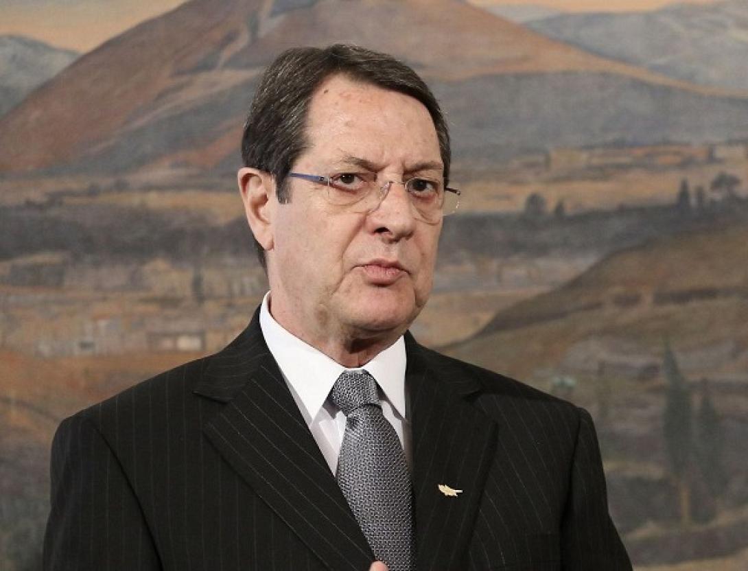 Μπέρδεψε τους υδρογονάνθρακες με τους... υδατάνθρακες (βίντεο)