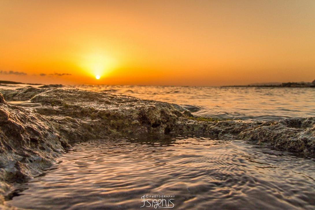 Μαγεία το πρωί στην παραλία του Αρίνα