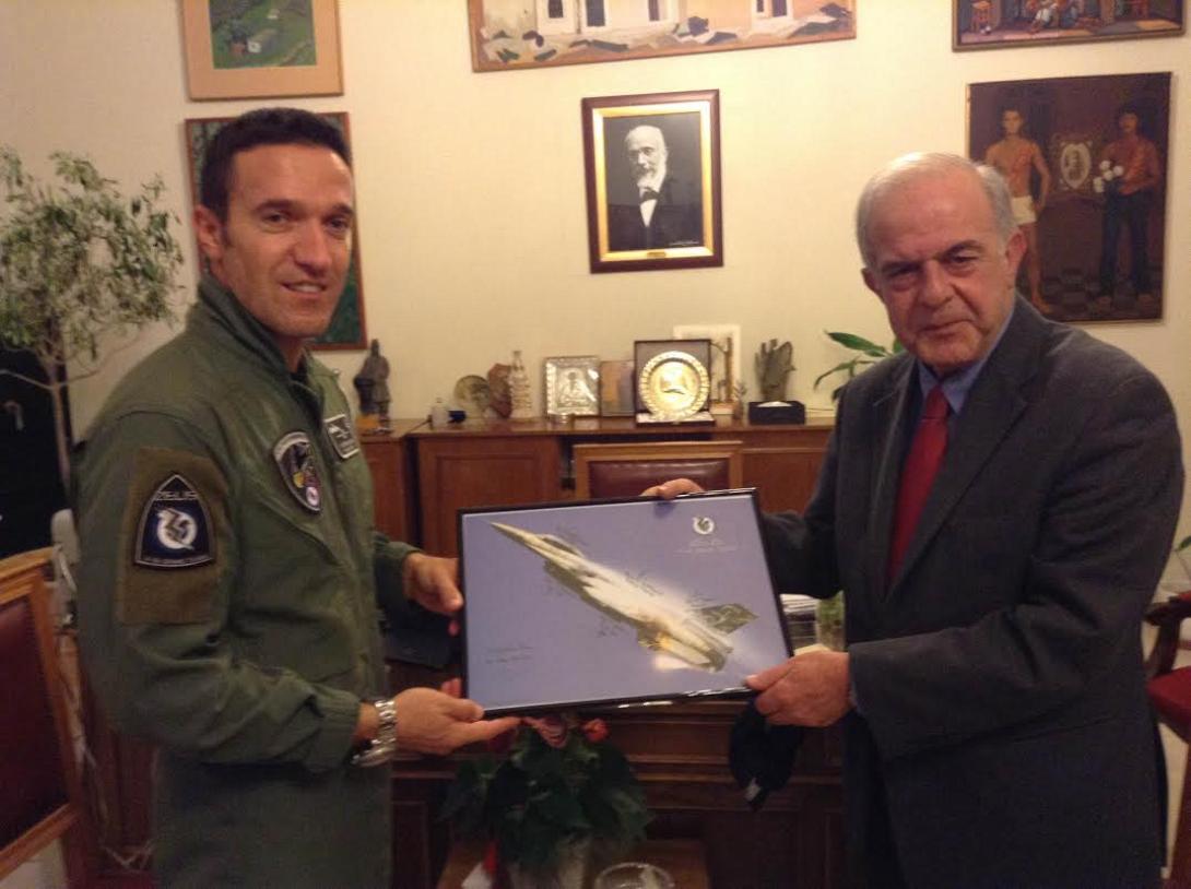 Συνάντηση δημάρχου Ηρακλείου -σμηναγού Ανδρουλάκη