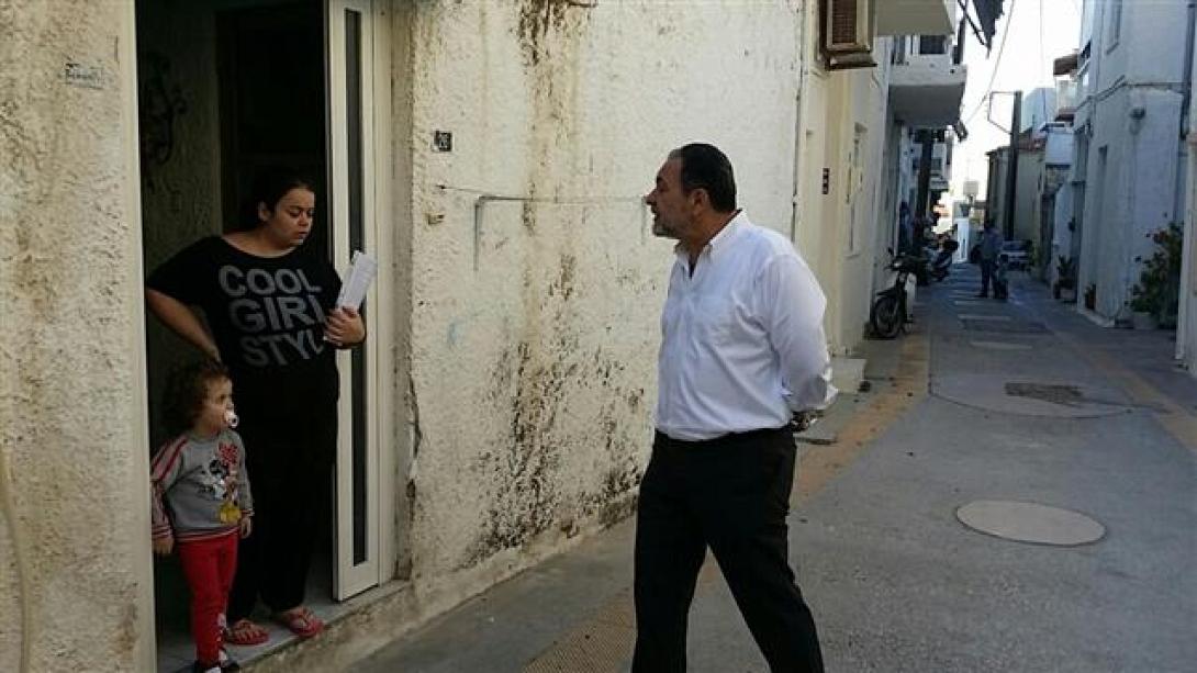 Στο σπίτι της άνεργης εγκύου ο Δήμαρχος Ηρακλείου