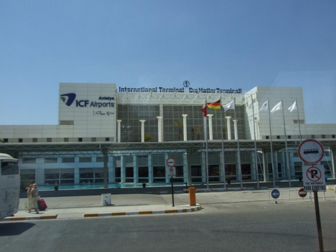 antalya-airport1.jpg