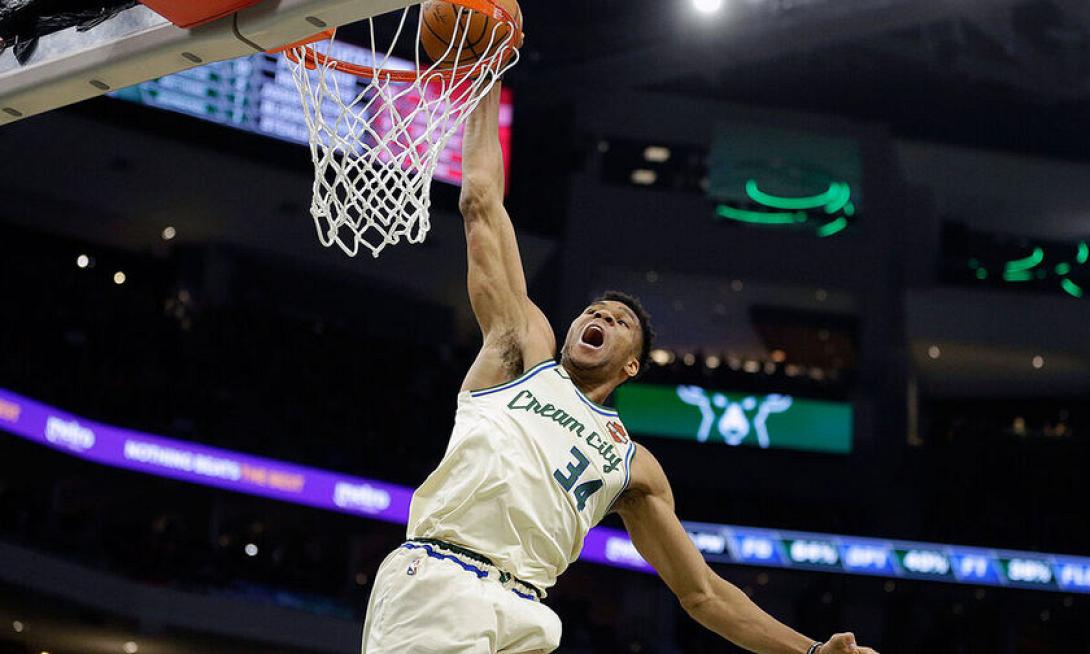 Αντετοκούνμπο κάρφωμα.jpg