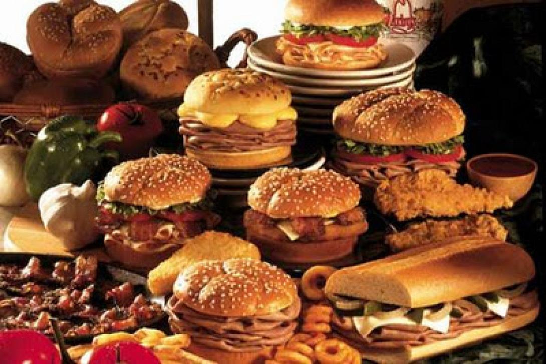 Το φαγητό με υπέρβαρα άτομα επηρεάζει την ποσότητα της παραγγελίας μας