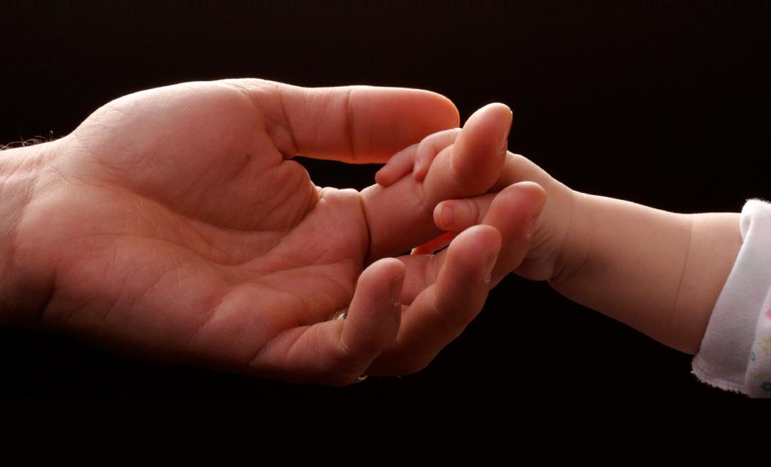 Δημιούργησαν τεχνητό χέρι που «νιώθει» το άγγιγμα (βίντεο)