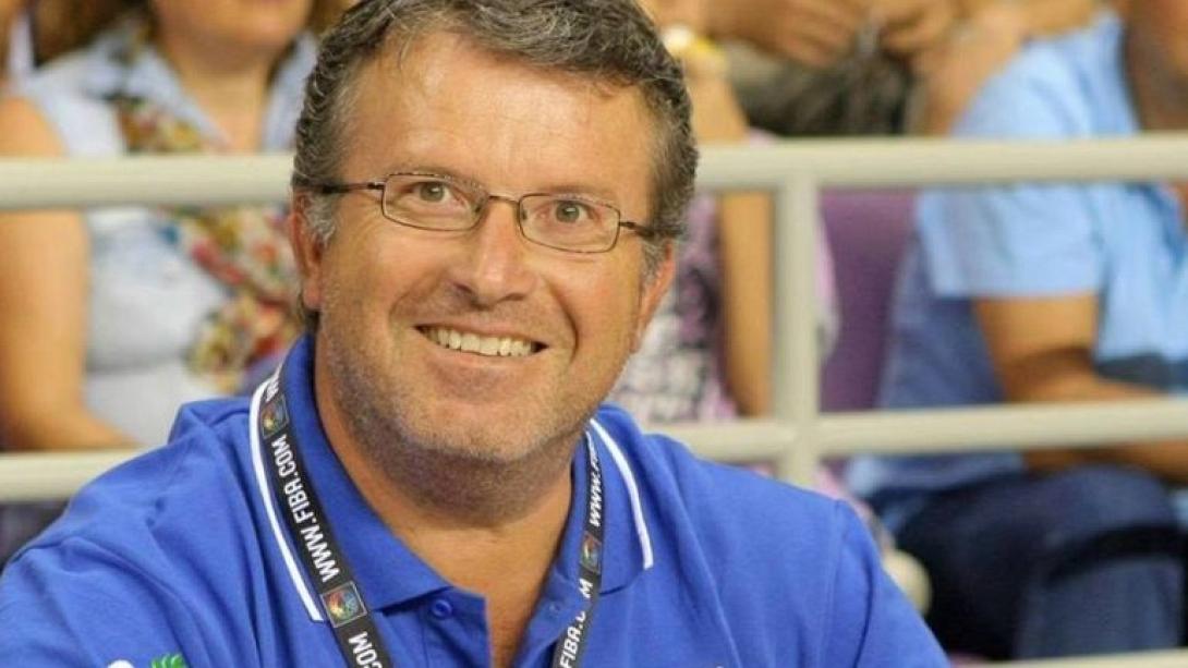 αντώνης παπουτσάκης