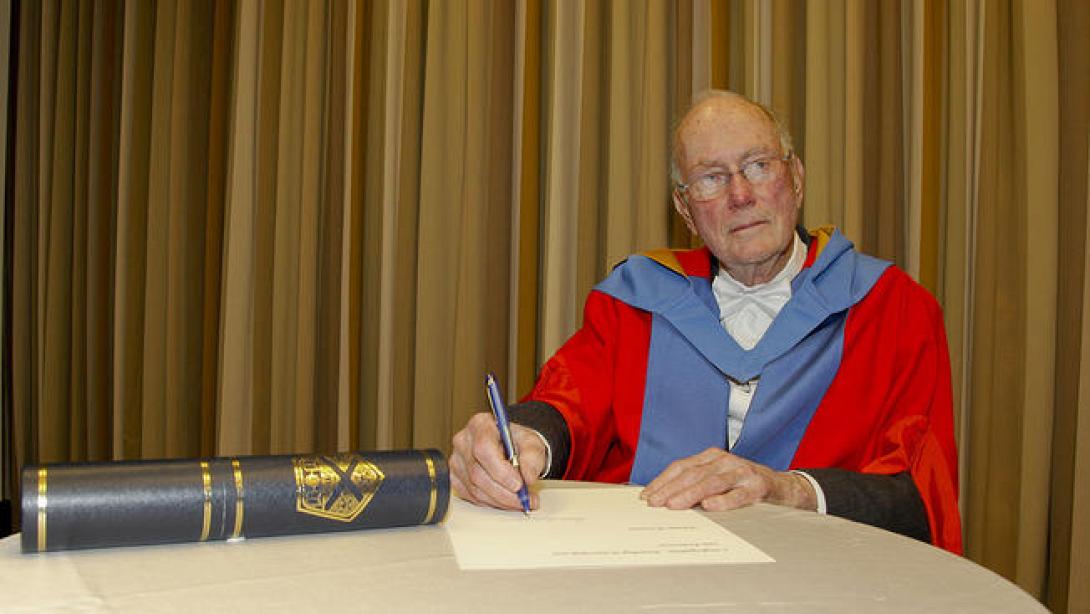 Απεβίωσε ο Νομπελίστας «πατέρας του λέιζερ»