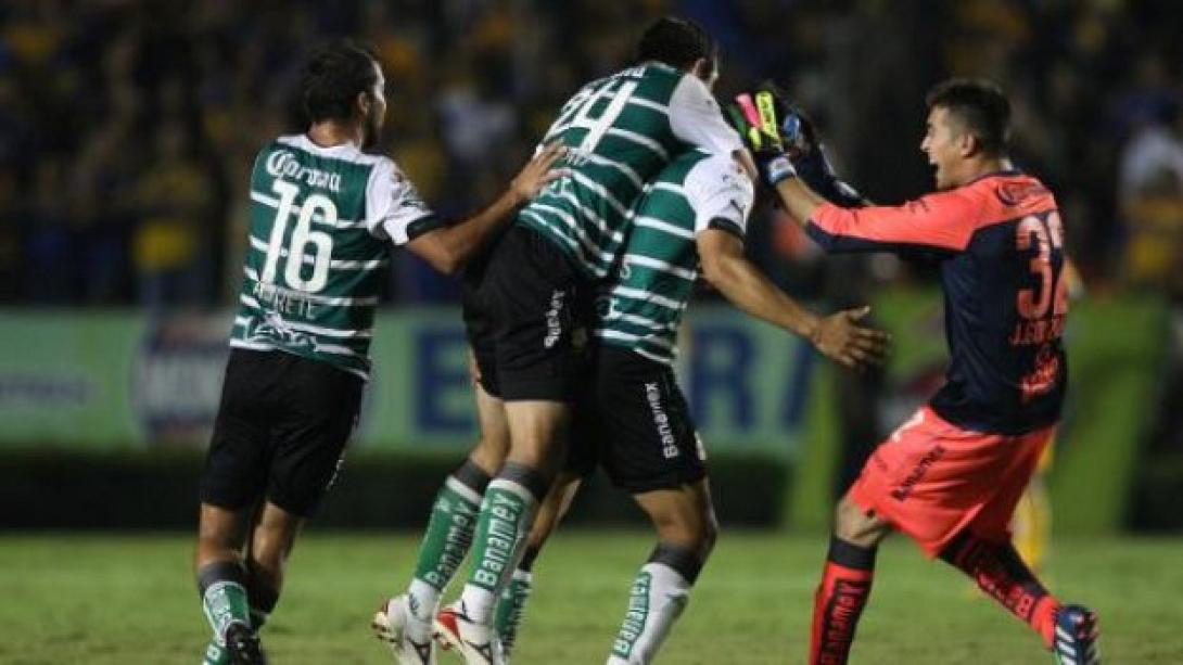 Απίστευτο γκολ απο τα 60 μέτρα! (VIDEO)