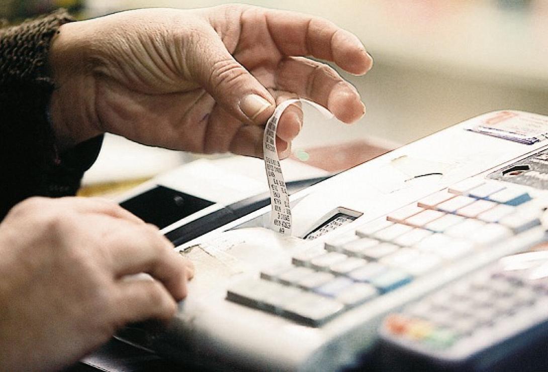 Υπουργείο Οικονομικών: Οι επαγγελματίες συνεχίζουν να μην κόβουν αποδείξεις