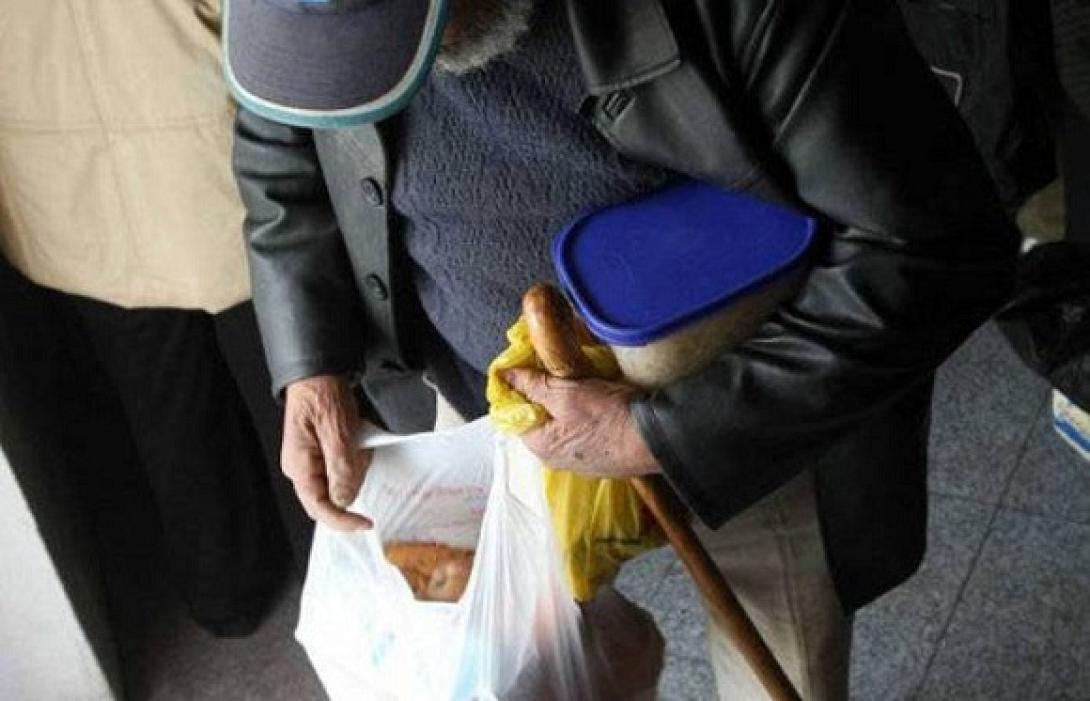 Θεσσαλονίκη: Μαθητές προσφέρουν φαγητό σε άστεγους