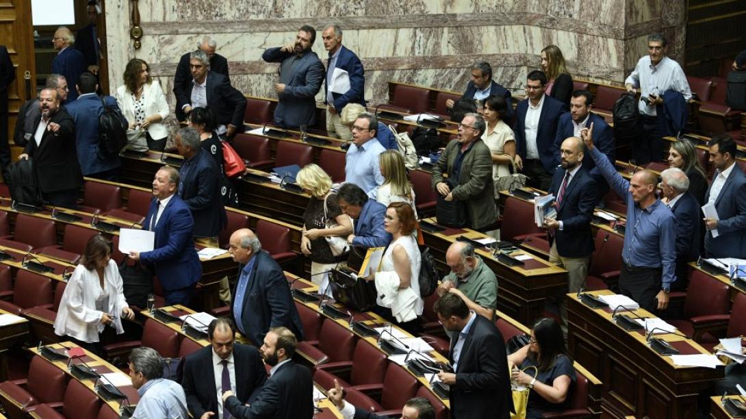 βουλη αντιπολιτευση.jpg