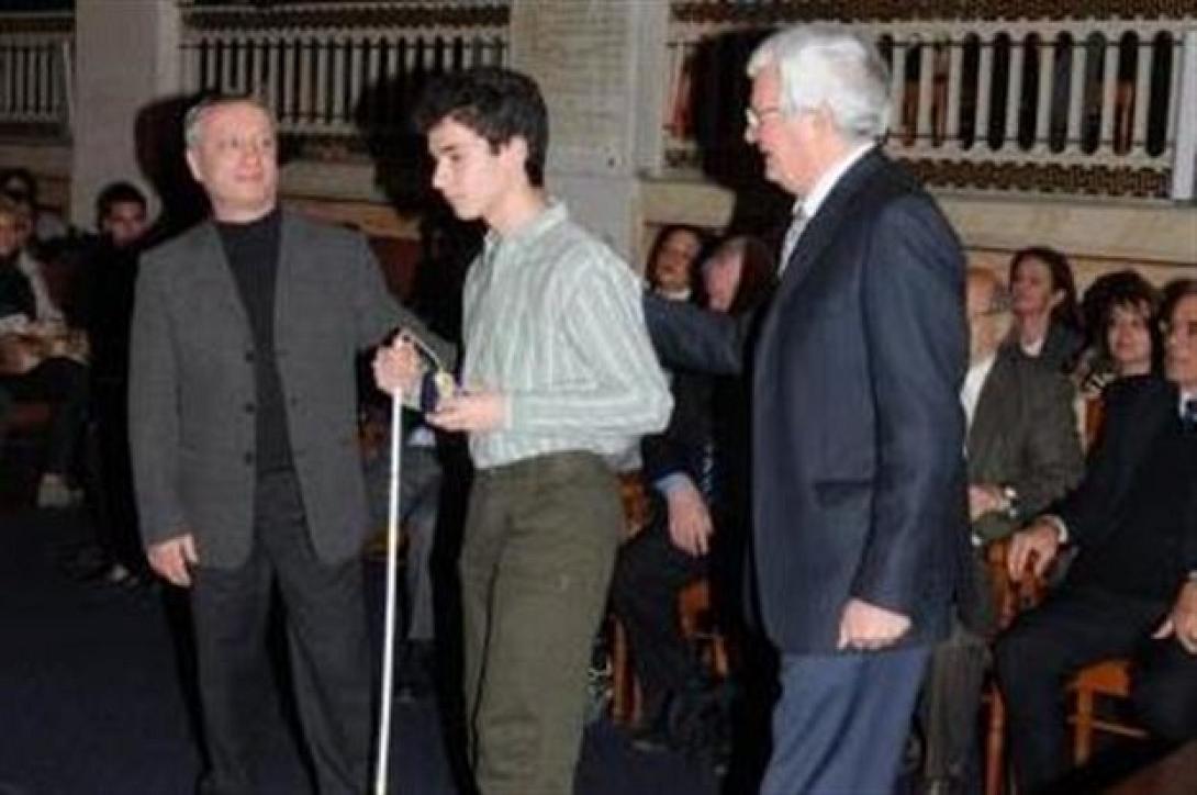 Επίσημα φοιτητής του Τμήματος Φυσικής του ΑΠΘ ο τυφλός Αργύρης Κουμτζής