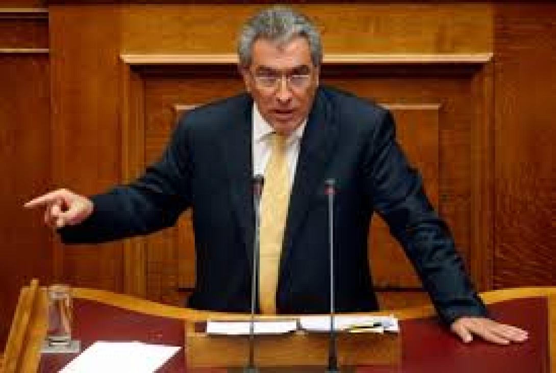 "Παρών" θα ψηφίσει τελικά την Τρίτη ο Καπερνάρος