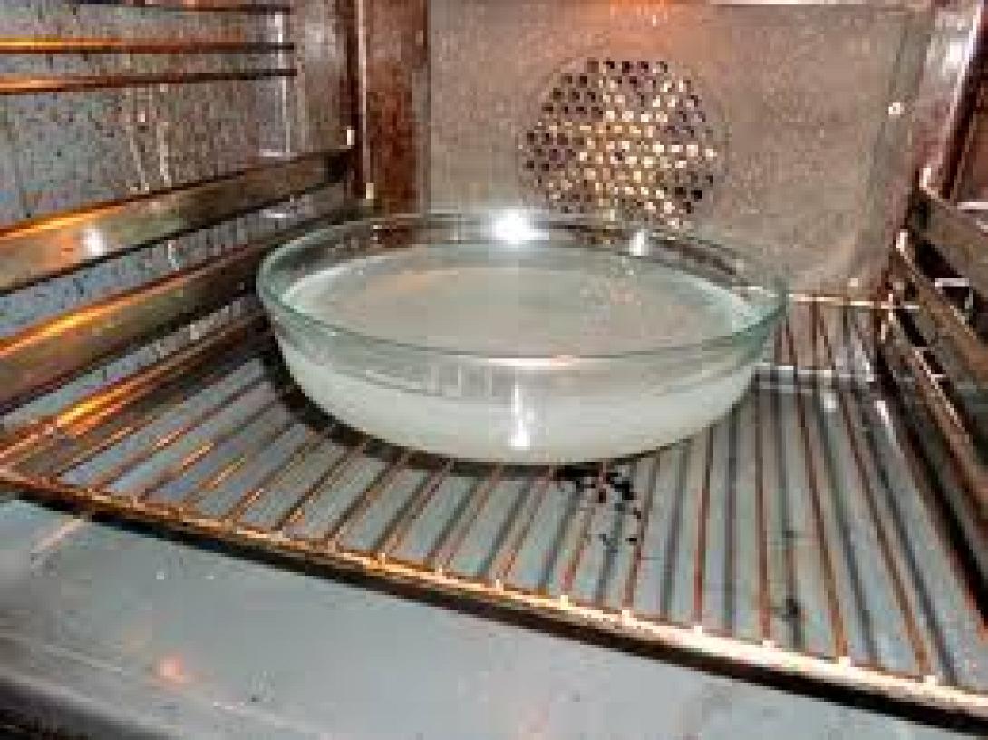 Καθαρίστε εύκολα και οικονομικά το φούρνο σας