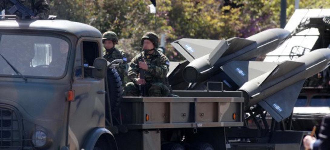 Άρμα τραυμάτισε στο πόδι θεατή της παρέλασης στη Θεσσαλονίκη!