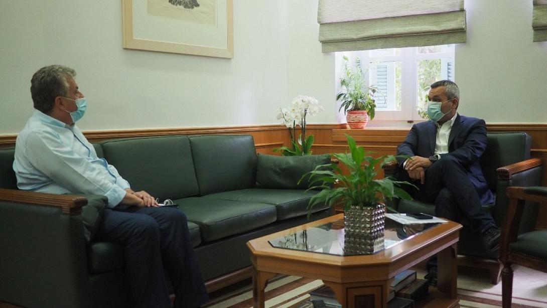 αρναουτάκης μαμουλάκης