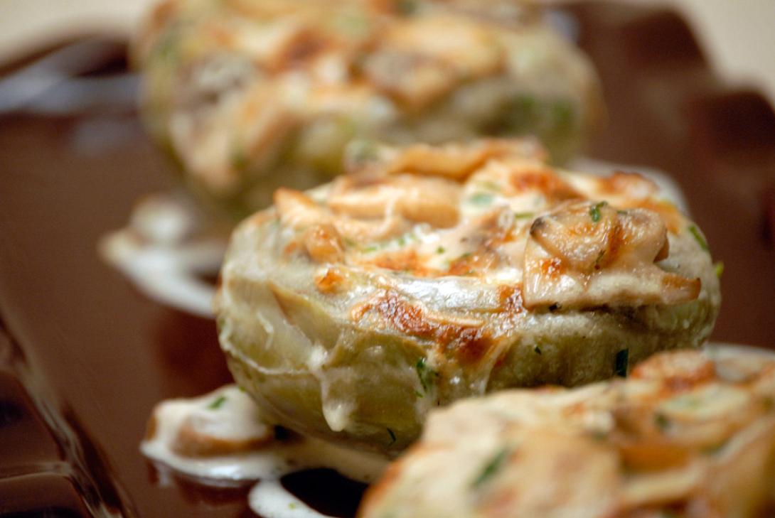 Αγκινάρες με αρνάκι στο φούρνο