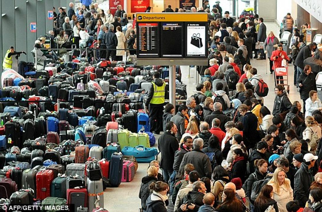 Βρετανία: Εξηγήσεις για το χάος στις αερομεταφορές ζητεί ο υπουργός Μεταφορών