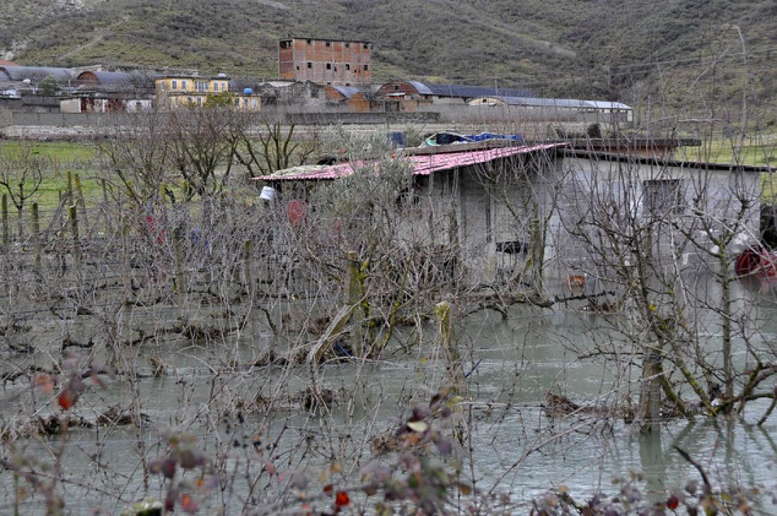 Σφοδρές βροχοπτώσεις και χιόνια σαρώνουν την Αλβανια