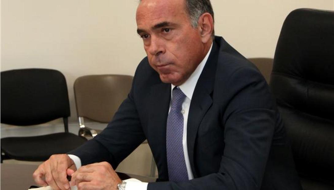 Καθηγητές "κατέλαβαν" το γραφείο του Υπουργού Παιδείας