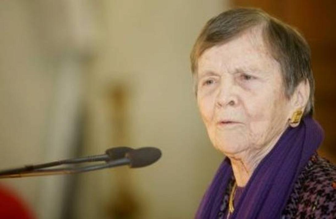 Τιμητικές διακρίσεις από τον Κ.Παπούλια σε Αρβελέρ - Δημουλά και άλλες προσωπικότητες