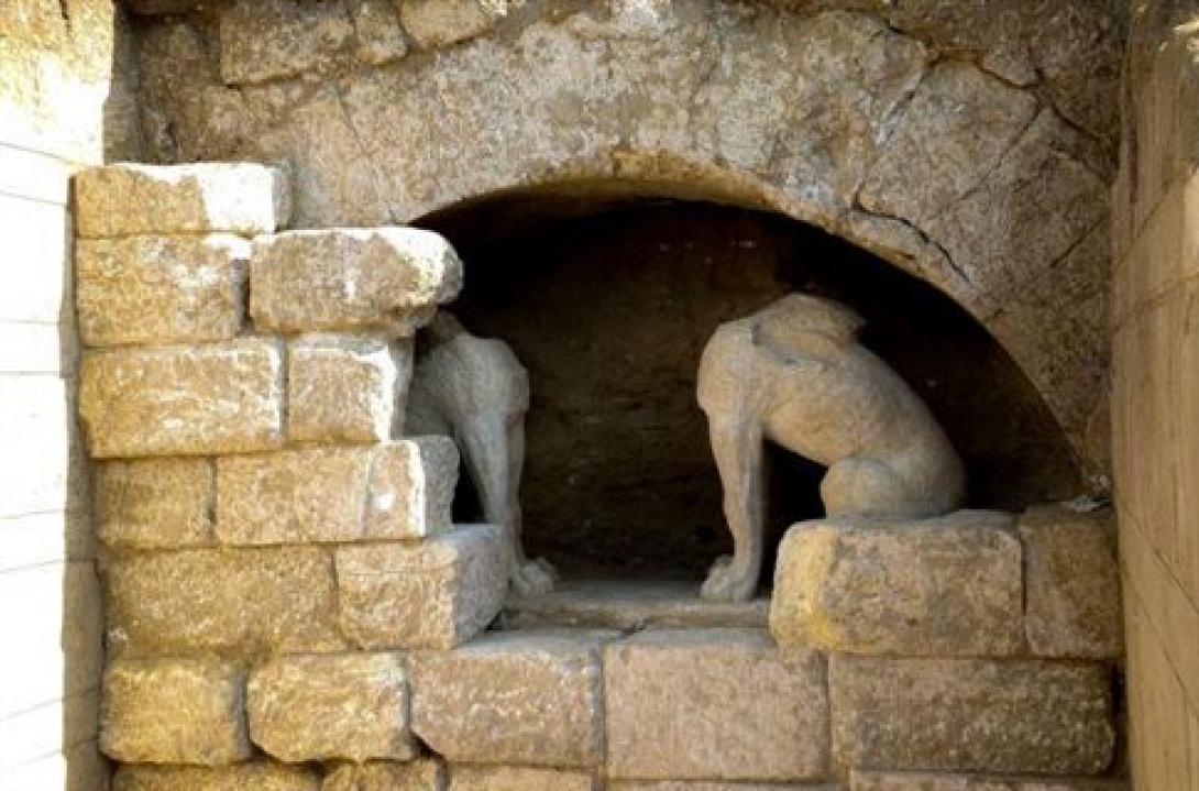 Εκατοντάδες οι τουρίστες που επισκέπτονται το λόφο Κάστα στην αρχαία Αμφίπολη