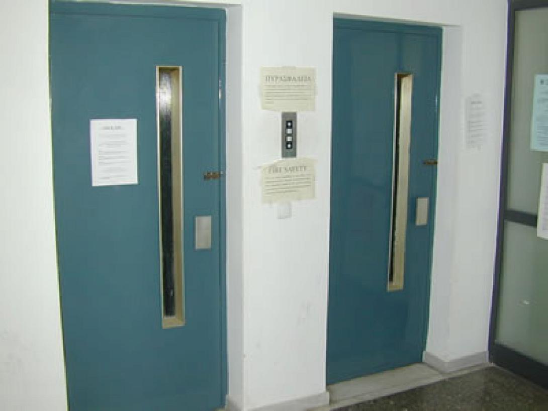 Πάτρα: Στο ασανσέρ έδιναν ... ραντεβού 20χρονη και 80χρονος!