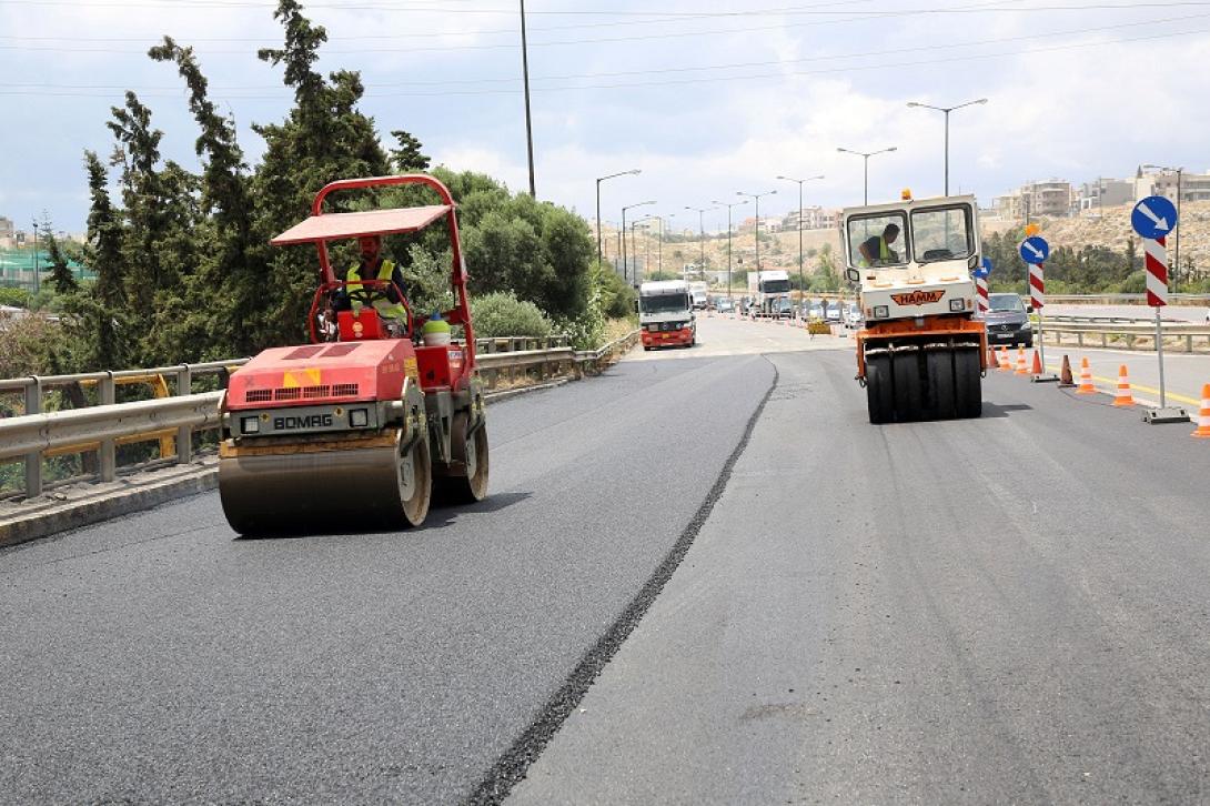Συνεχίζονται οι εργασίες ασφαλτόστρωσης